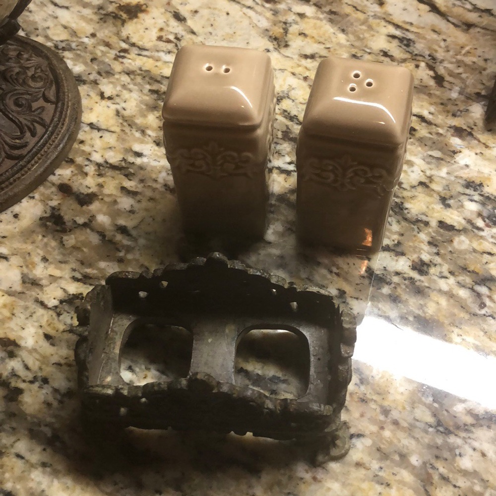 Drake designs salt & pepper shakers